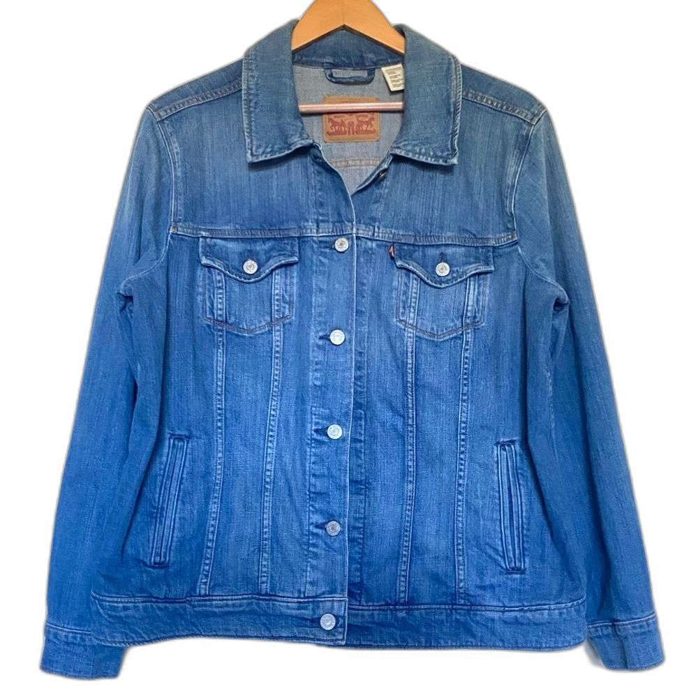 Levi’s Women’s Trucker Jacket In Medium Wash